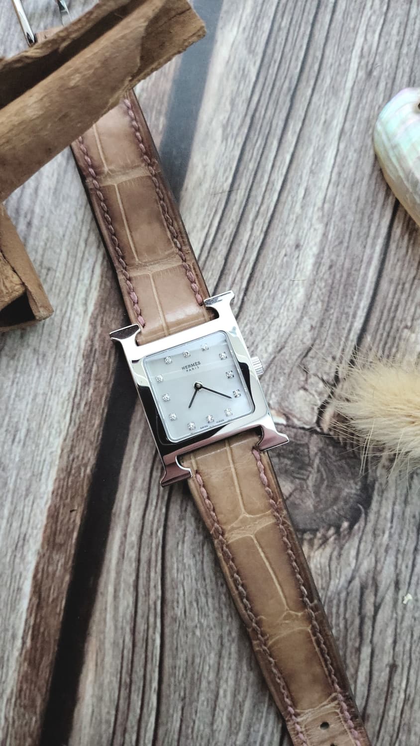 정품 에르메스 H아워 12P 펄 다이얼 다이아 악어스트랩 쿼츠시계 풀구성 상품이미지2