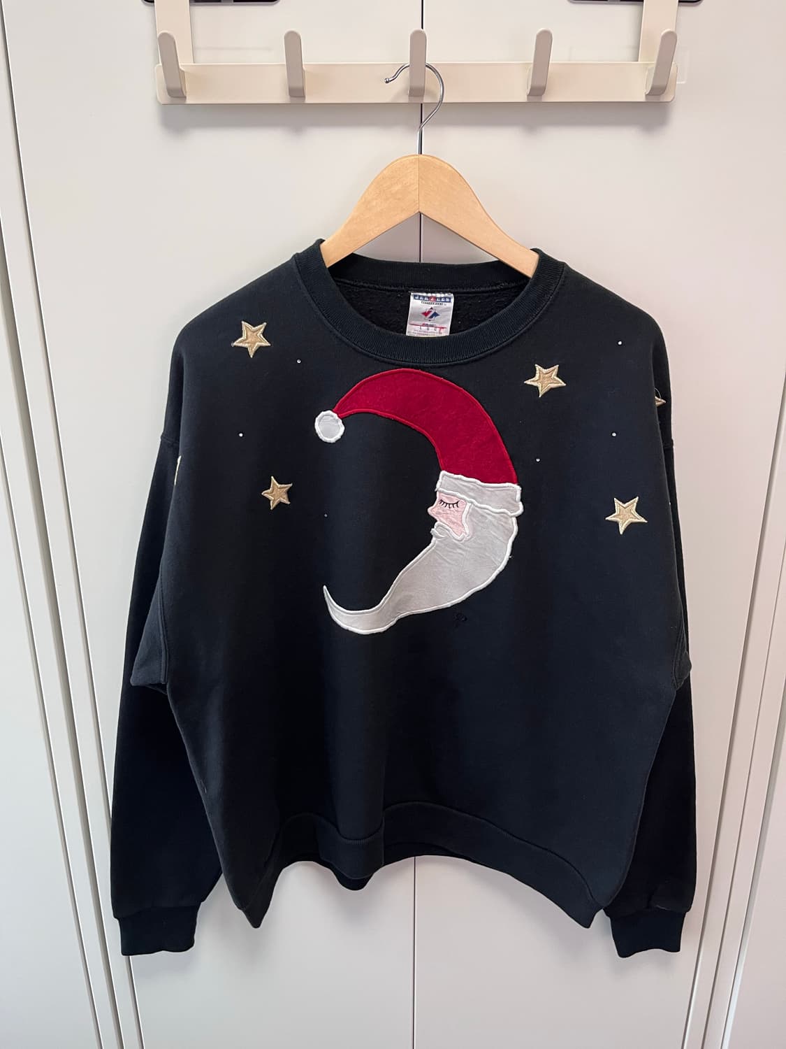 Jerzees 크리스마스 산타 자수 패치 오버핏 맨투맨 상품이미지8