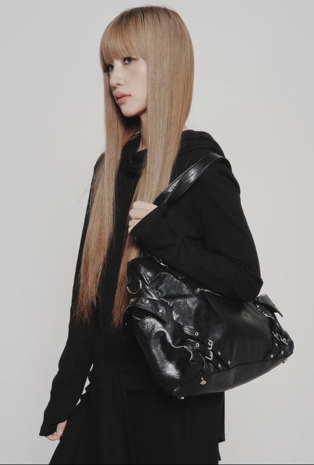 STUD POCKET BIG BAG IN BLACK 상품이미지5