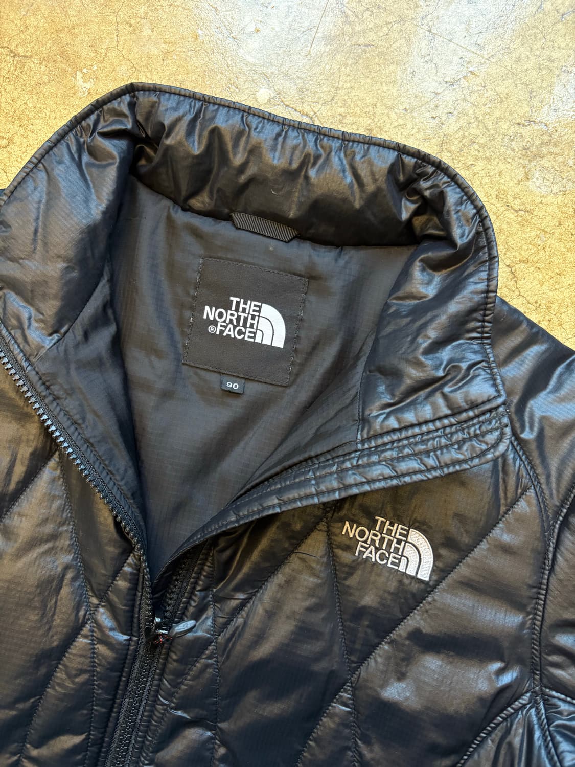 노스페이스 블랙 경량 패딩 상품이미지3