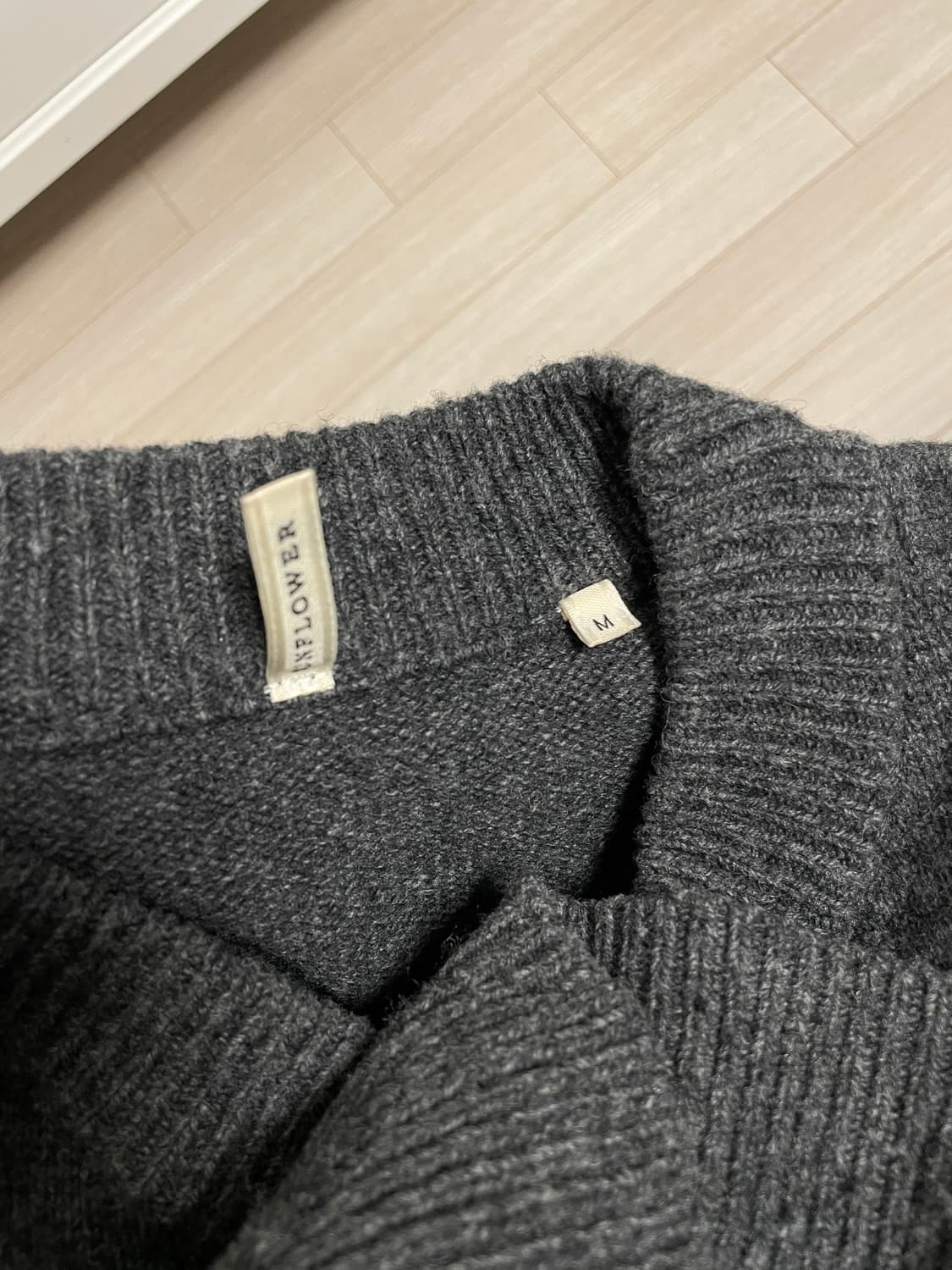 [M] 선플라워 문텍스트 니트 상품이미지3