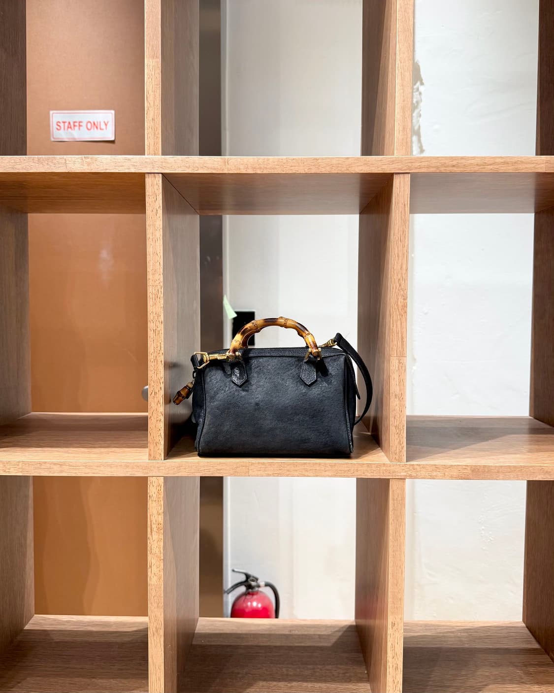 구찌 블랙 새도우 스몰 뱀부 보스턴백 상품이미지1