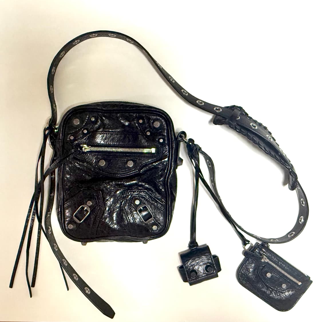 발렌시아가 남성 르 카골 크로스바디백 블랙 상품이미지1