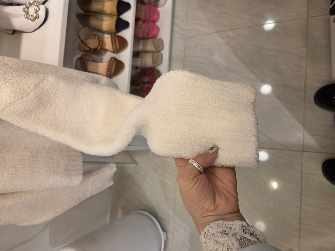 Matin Kim  마뗑킴 오버핏 카라 니트 티 스웨터 상품이미지3