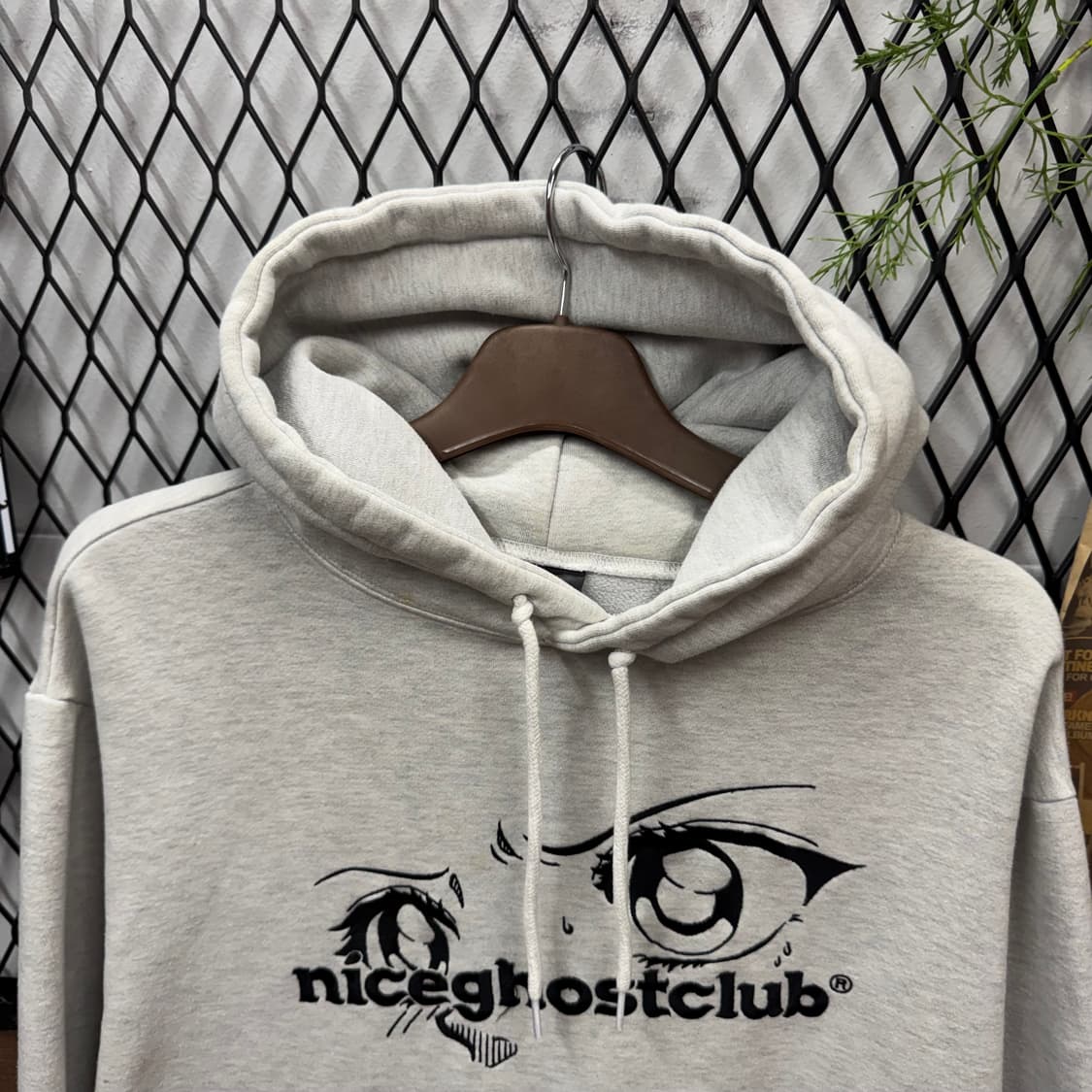 나이스고스트클럽 후드티 전면 자수 로고 포인트 그레이 상품이미지3