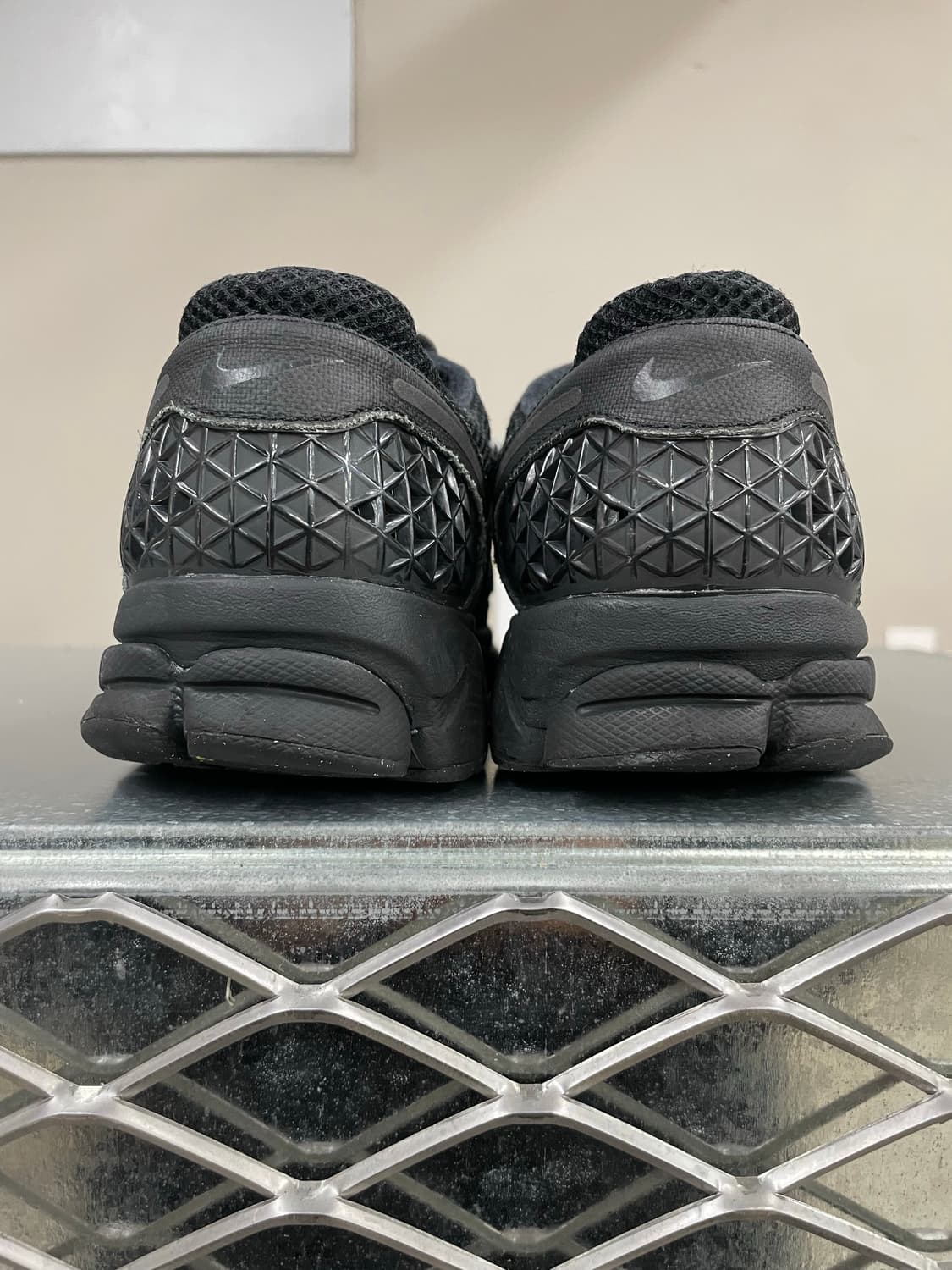 나이키 줌 보메로 5 트리플 블랙 275 상품이미지3