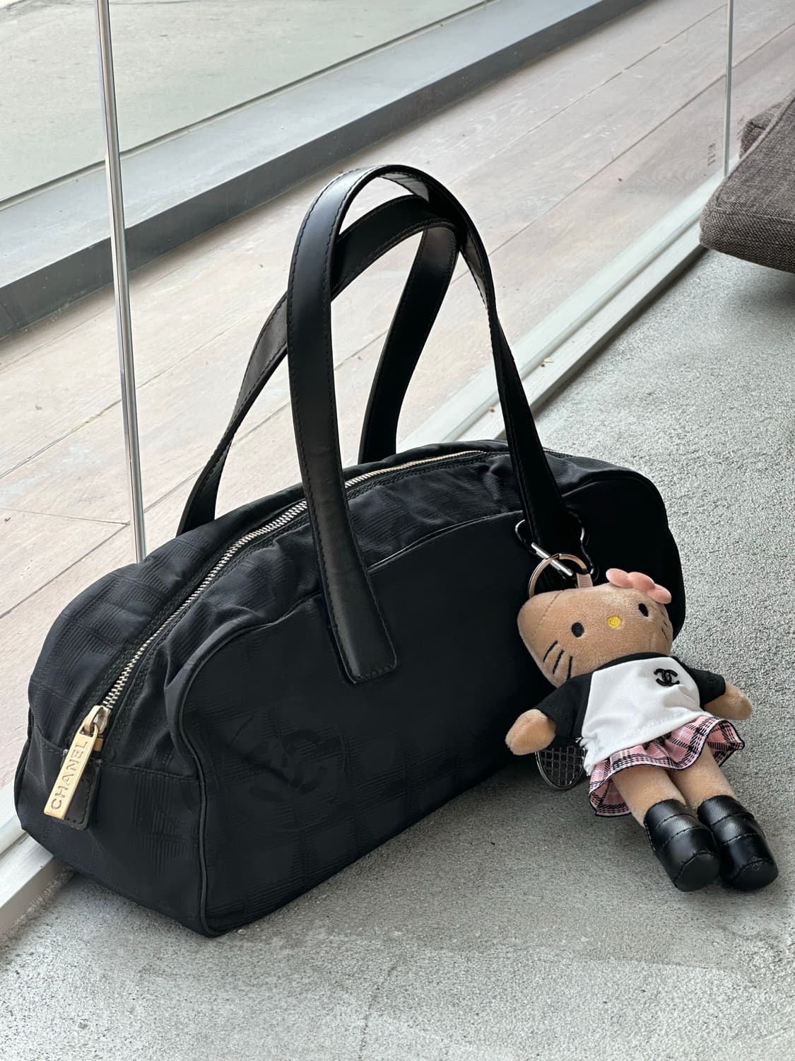 샤넬 뉴 트래블 바게트백 보스턴백 블랙 (9번대) y2k 상품이미지2