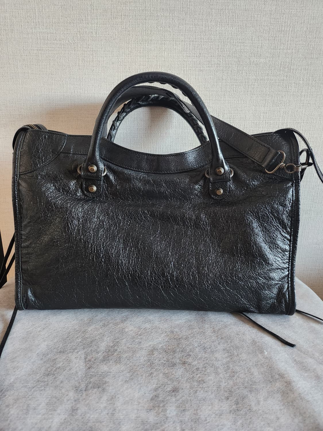 발렌시아가 모터 시티 미듐 블랙 흑장 상품이미지2