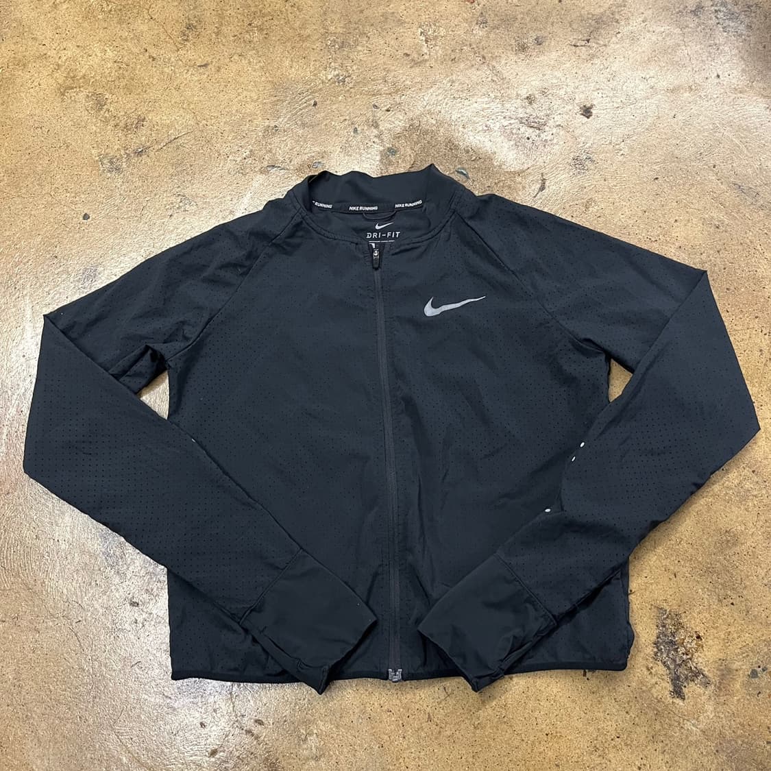 [정품/S] 나이키 드라이핏 러닝 바람막이 블랙 b17 상품이미지2