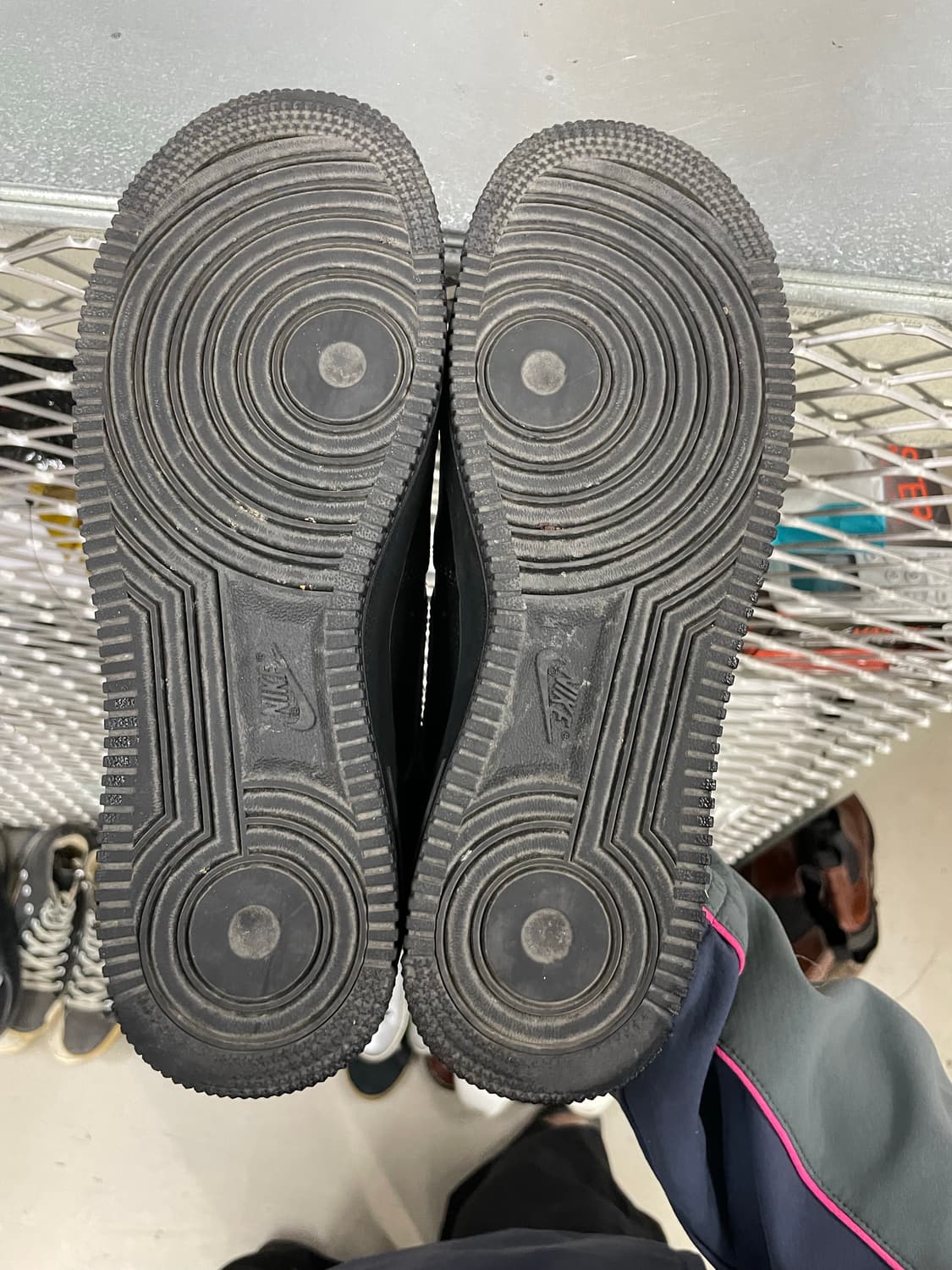 나이키 에어포스 1 트리플 블랙 255 (gr-4099) 상품이미지6