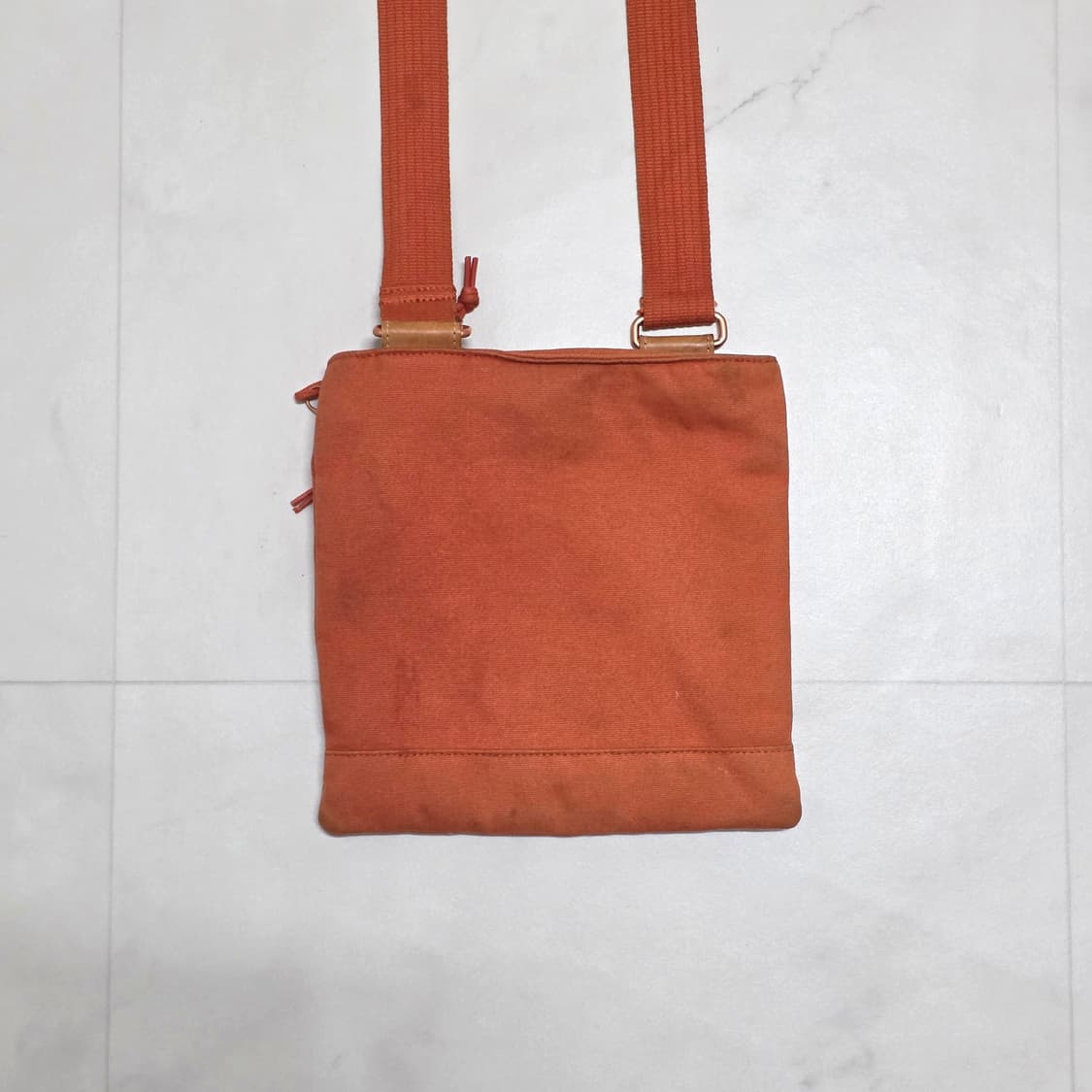 이스트팩 오렌지 미니 크로스백 상품이미지3