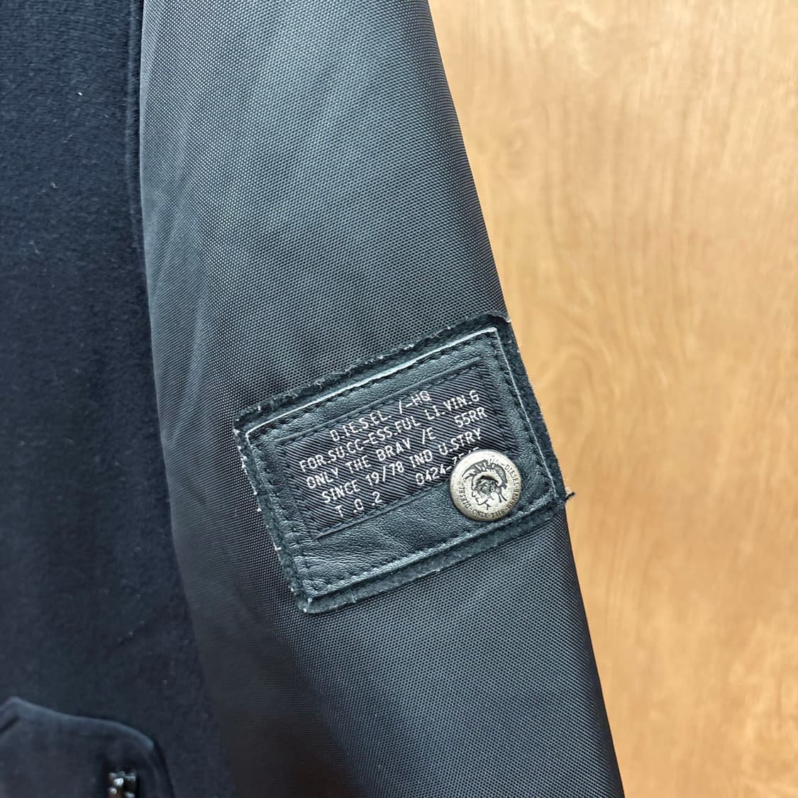 디젤 바이커 블루종 자켓 언발란스 집업 나일론 배색 슬리브 디테일 블랙 상품이미지6