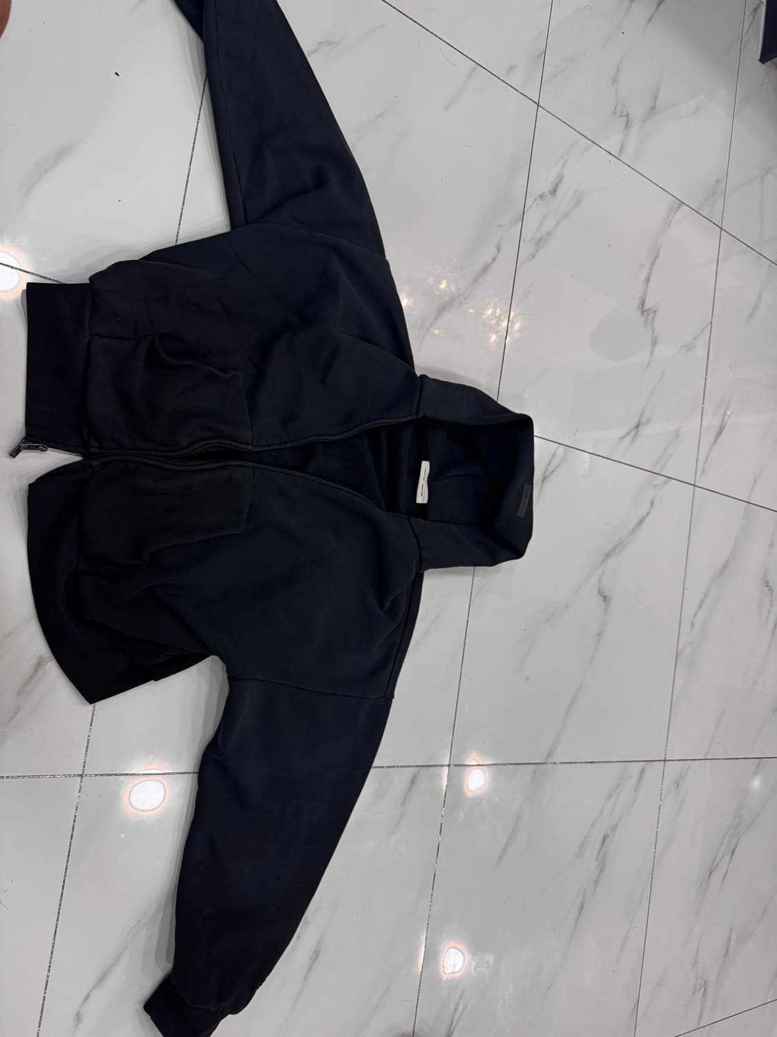 26Fw 피어오브갓 에센셜 블랙후드집업 XL 판매합니다 상품이미지2