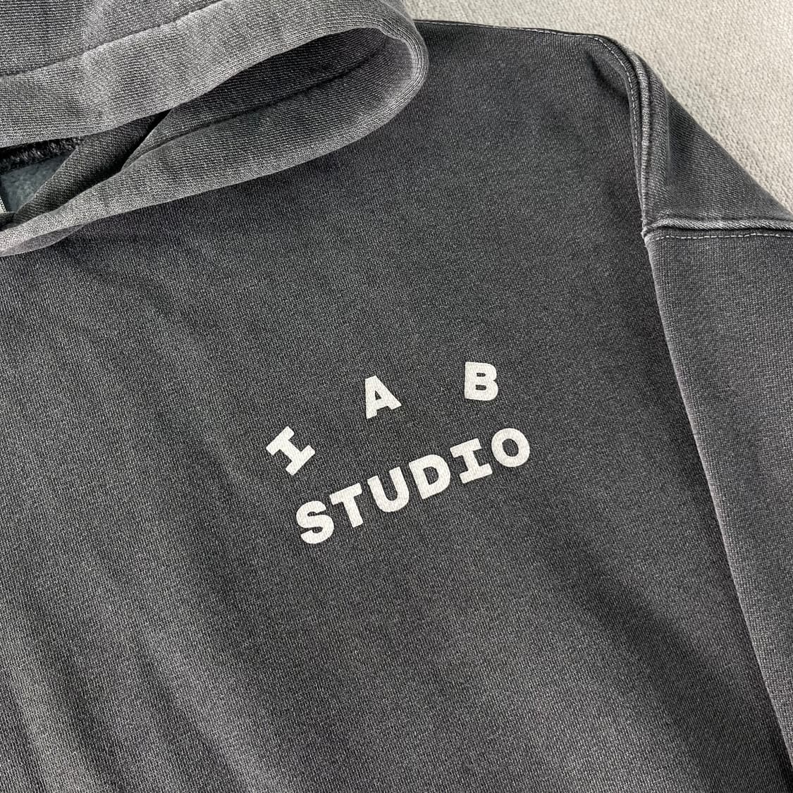 100 아이앱 스튜디오 블랙 피그먼트 후드티 상품이미지3