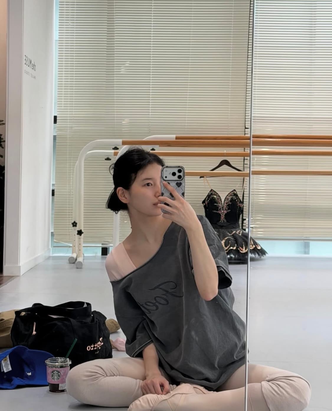 포에토 빈티지 피그먼트 오프숄더 티  상품이미지1
