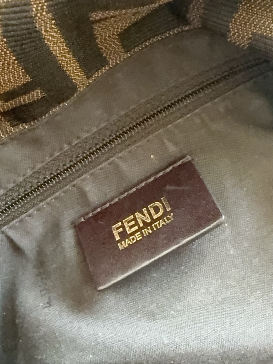 펜디 주카 바게트백 라지 상품이미지9