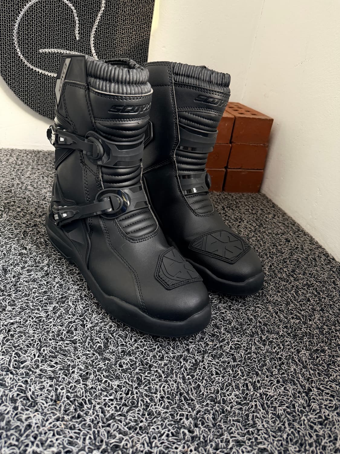 SCOYCO MT038WP 프리미엄 방수 바이크 부츠 - 블랙 에디션 상품이미지2