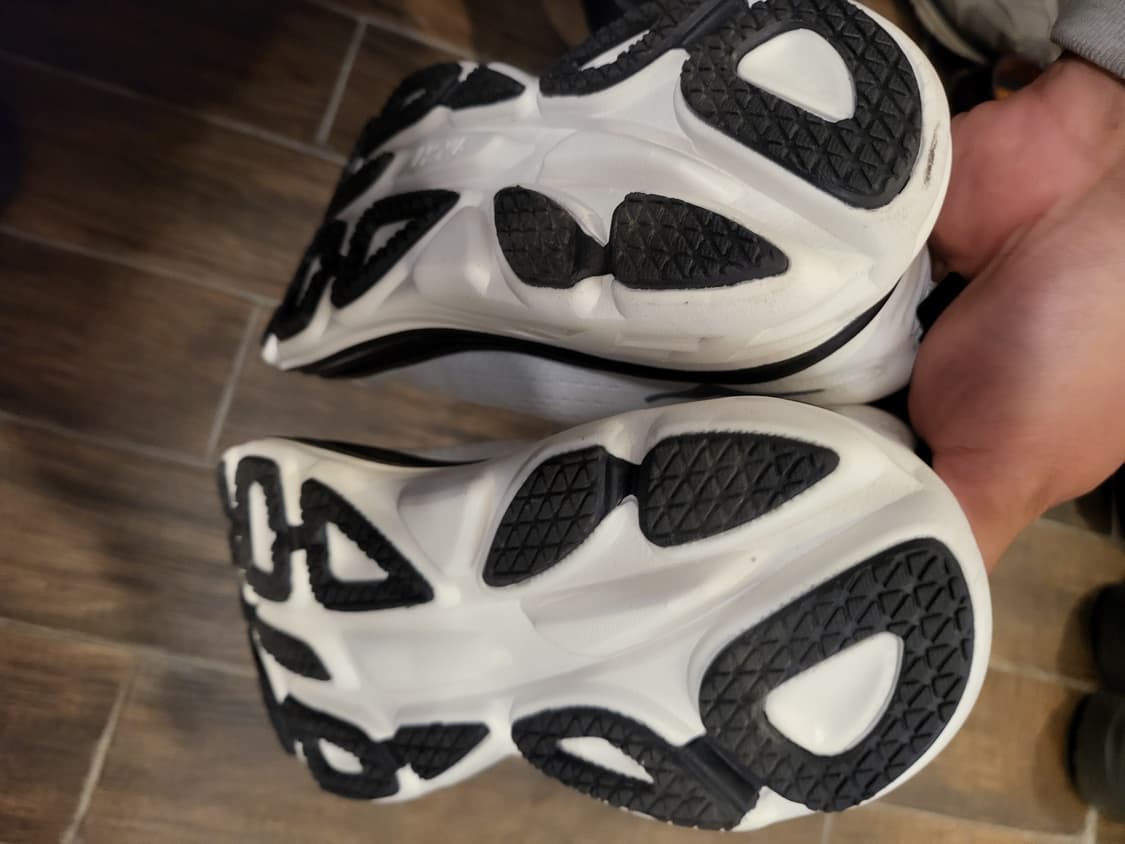 호카 흰색/검정 운동화 235 상품이미지5