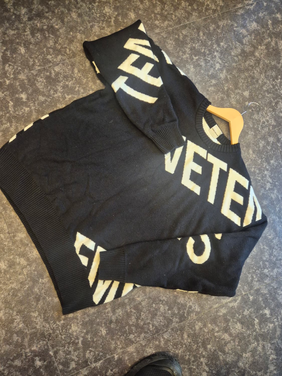 베트멍 로고 니트 블랙 XL 사이즈입니다 상품이미지2