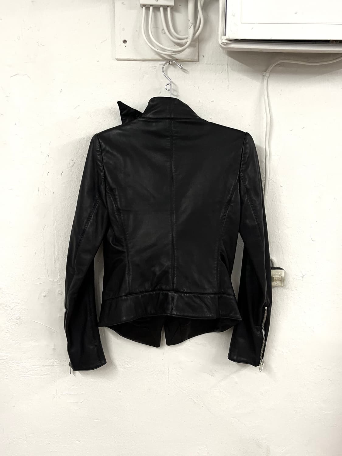 가레스퓨 2012FW 아카이브 램스킨 레더 비대칭 하이넥 자켓 상품이미지9