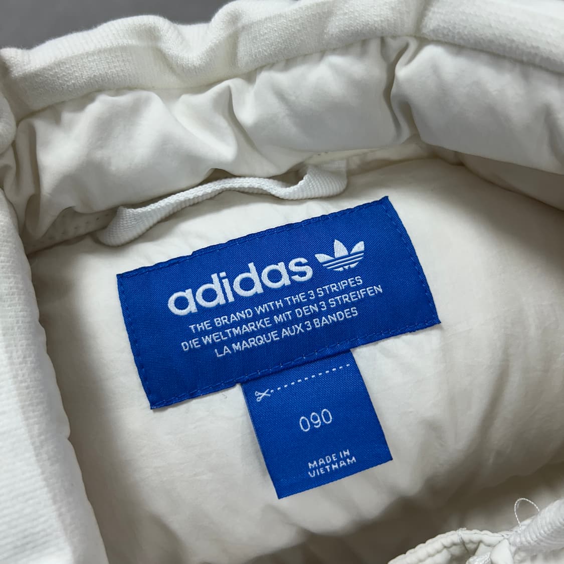 아디다스 우먼스 화이트 파이어버드 패딩(90) 상품이미지2