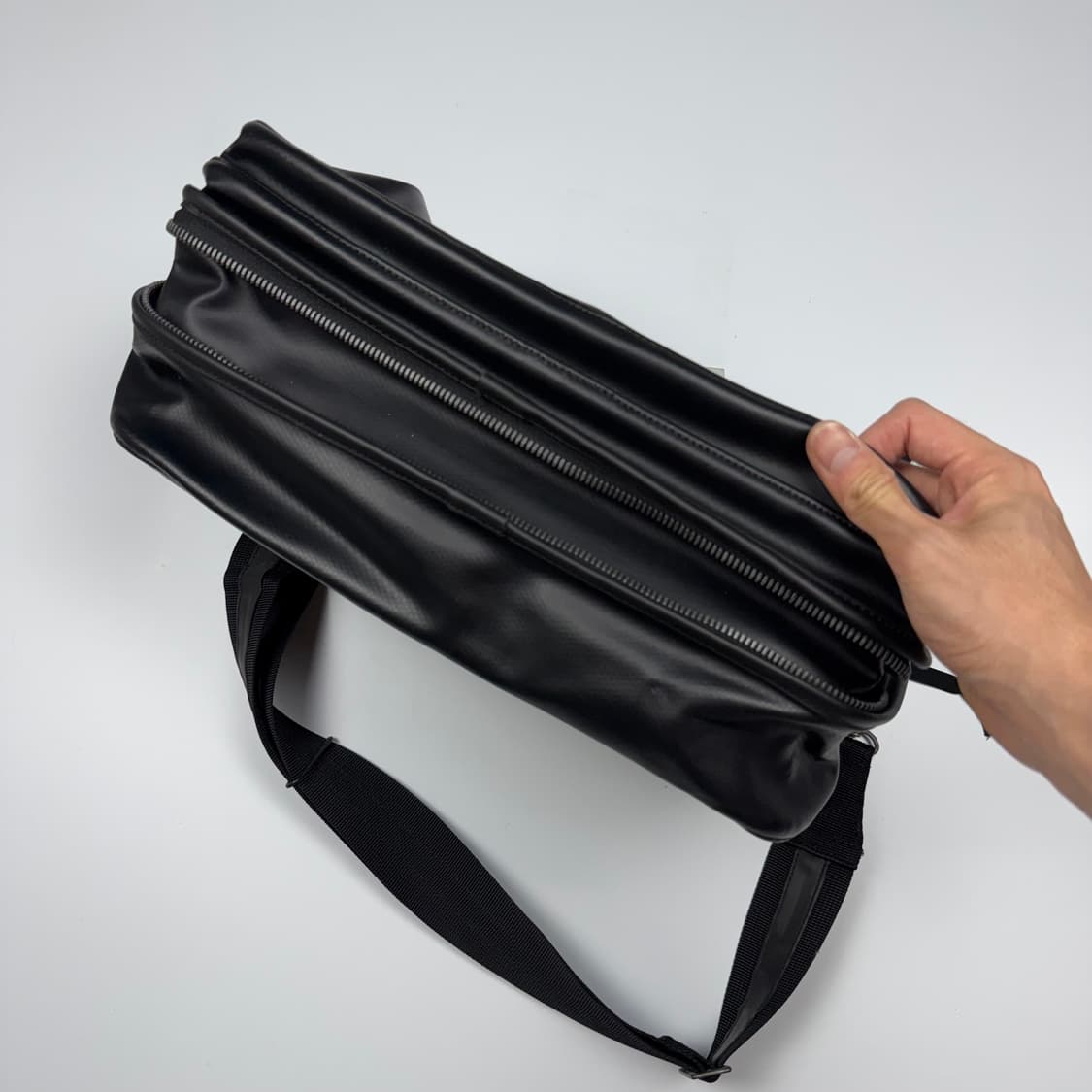 요시다포터 러기지라벨 뉴라이너 숄더백 블랙 상품이미지9