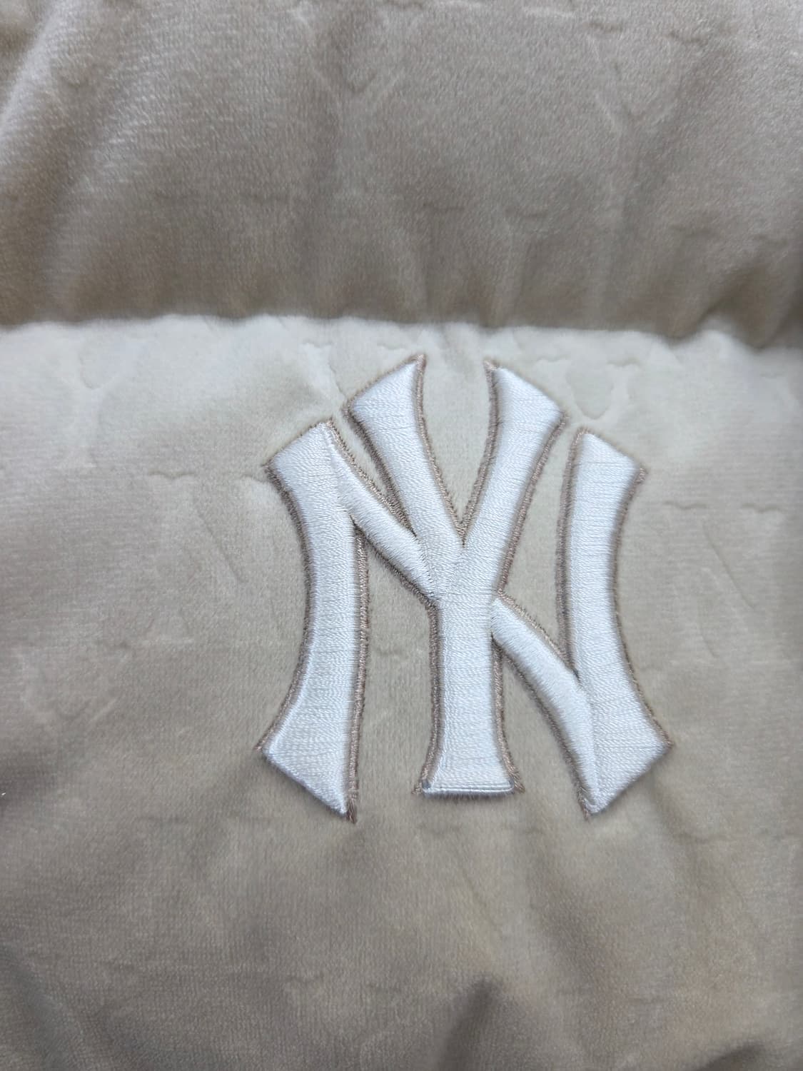 XS MLB 뉴욕 양키스 숏패딩 베이지 벨벳크롭패딩 상품이미지3