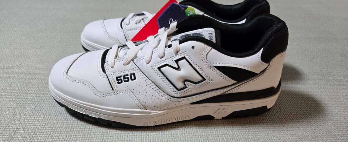 뉴발란스 550 화이트 블랙 2E 290사이즈  상품이미지1