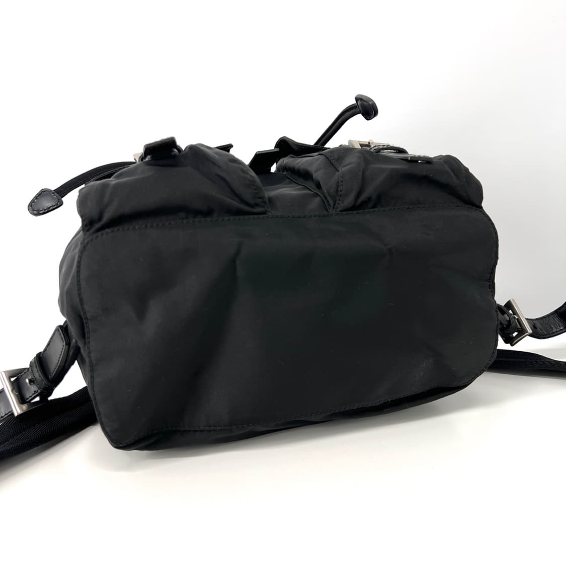 [감정완료] 프라다 삼각로고 나일론 백팩 블랙 스몰 상품이미지9