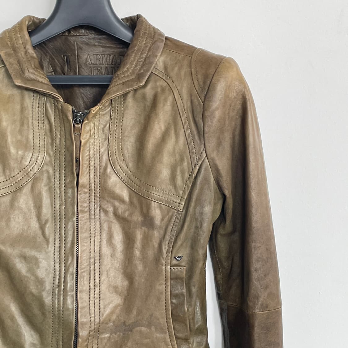 아르마니 진스 레더 슬림 크롭 릭맛 자켓 y2k 상품이미지2