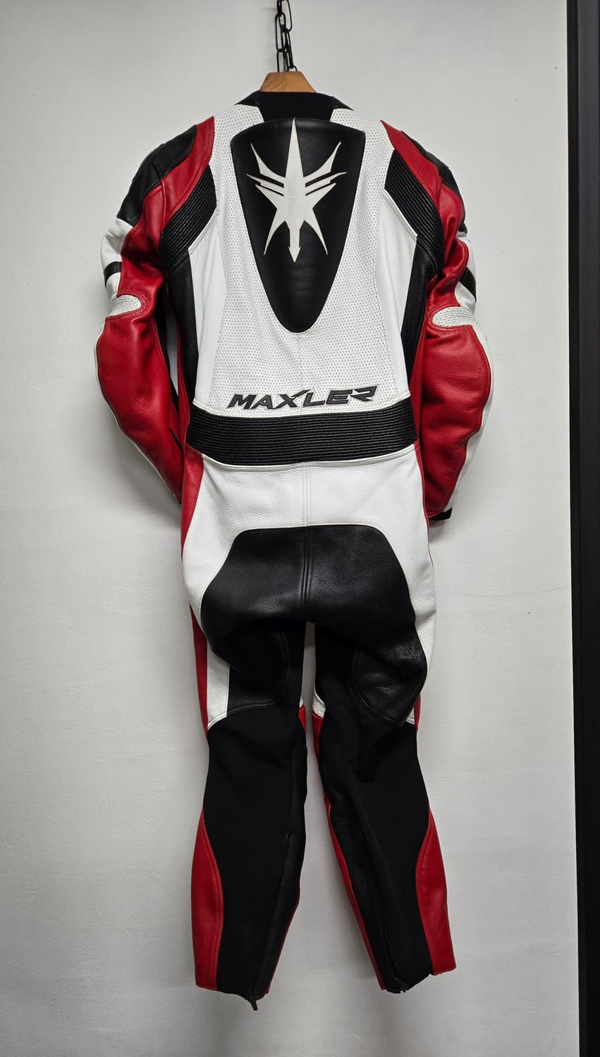맥슬러 MAXLER 레이싱 가죽 슈트 블랙/화이트/레드 2XL 상품이미지2