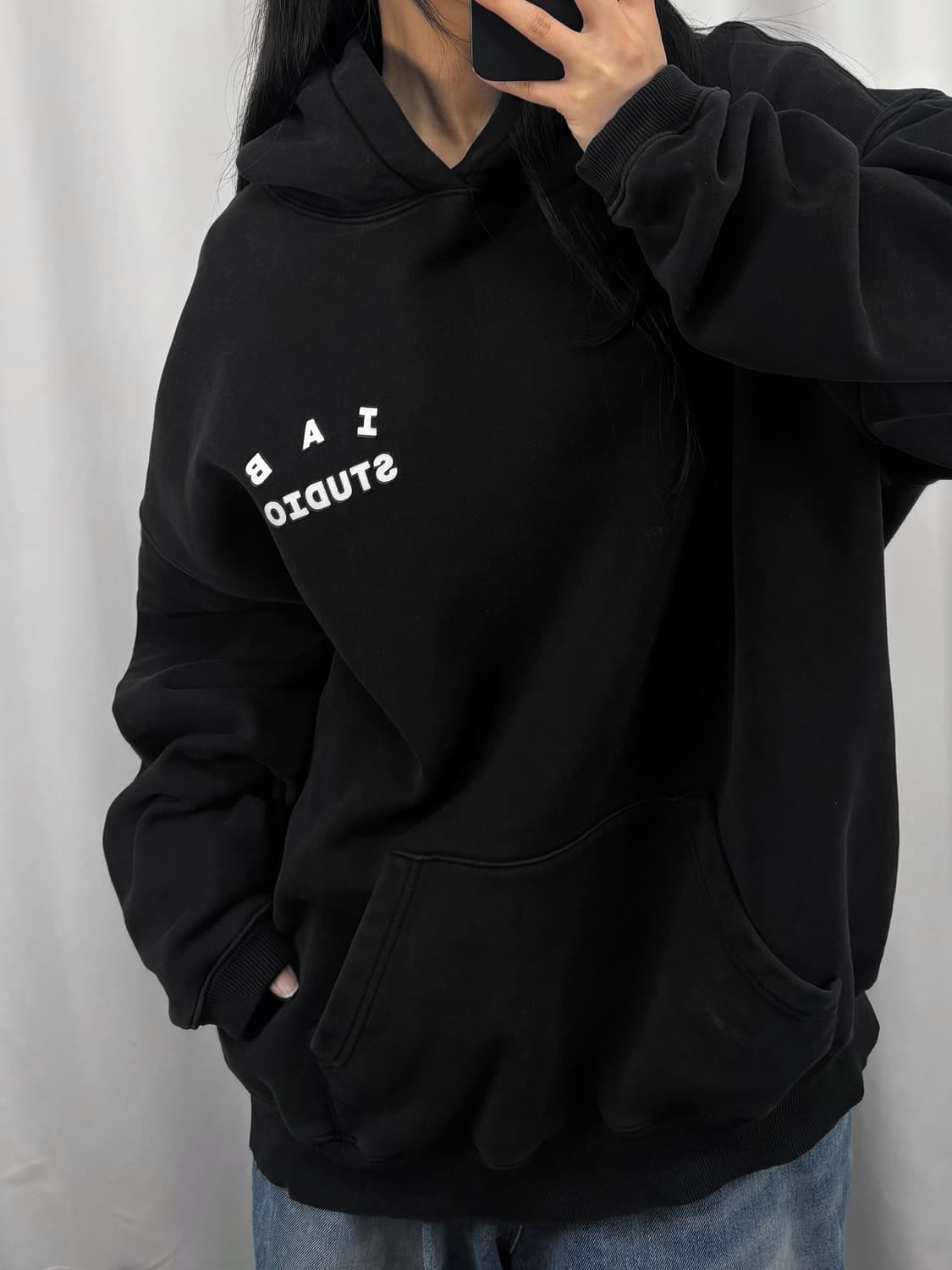 아이앱 스튜디오 로고 블랙 후드티 상품이미지2