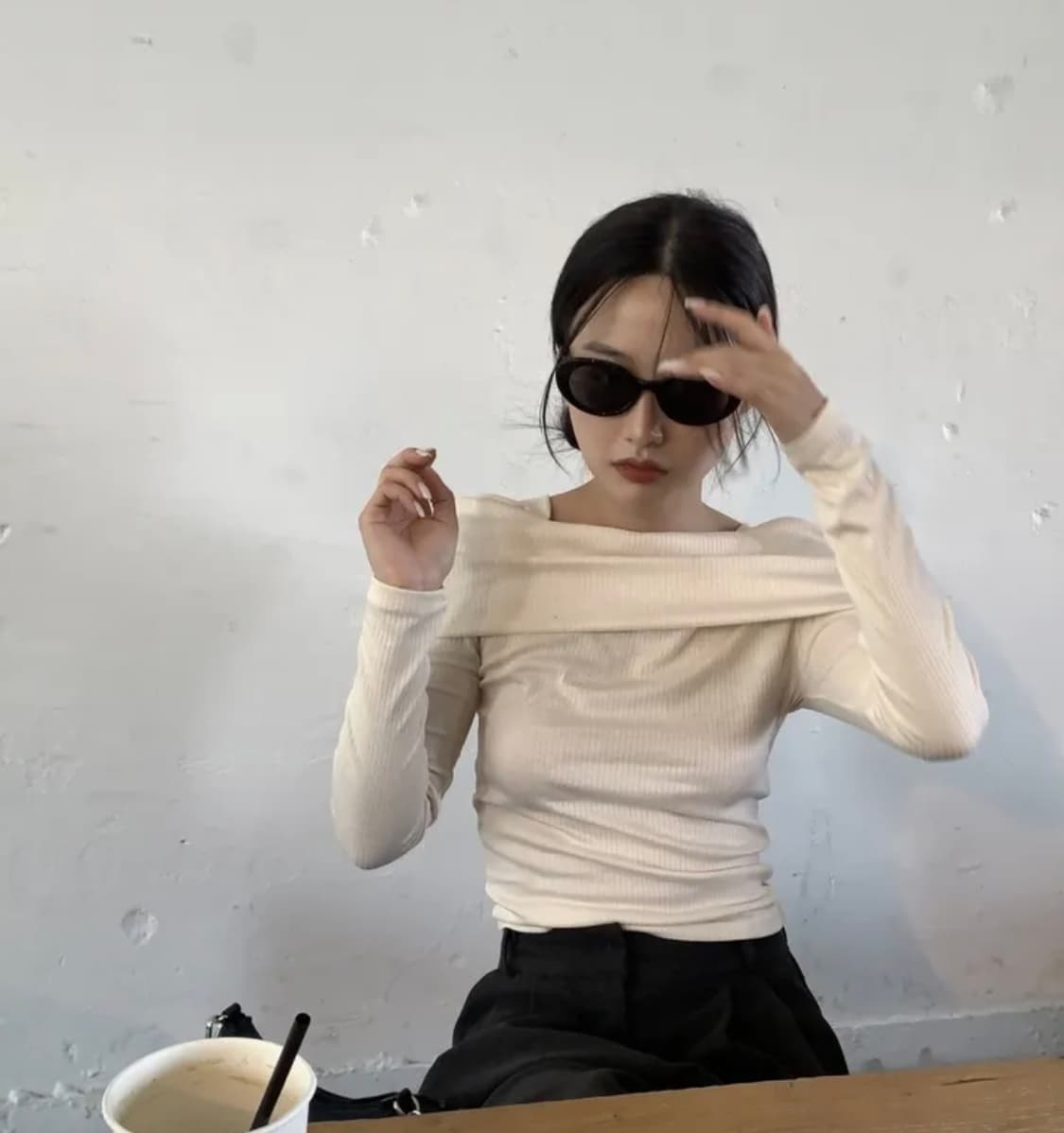 옵텐소 half off-shoulder t-shirt  상품이미지1