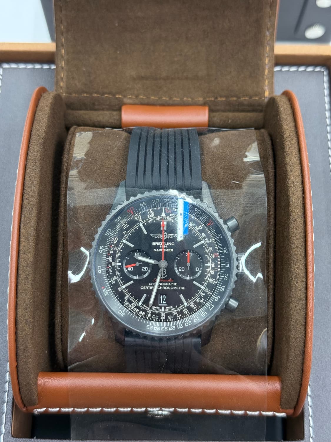 브라이틀링 네비타이머 B01 블랙 다이얼 46mm 19년풀세트 상품이미지3