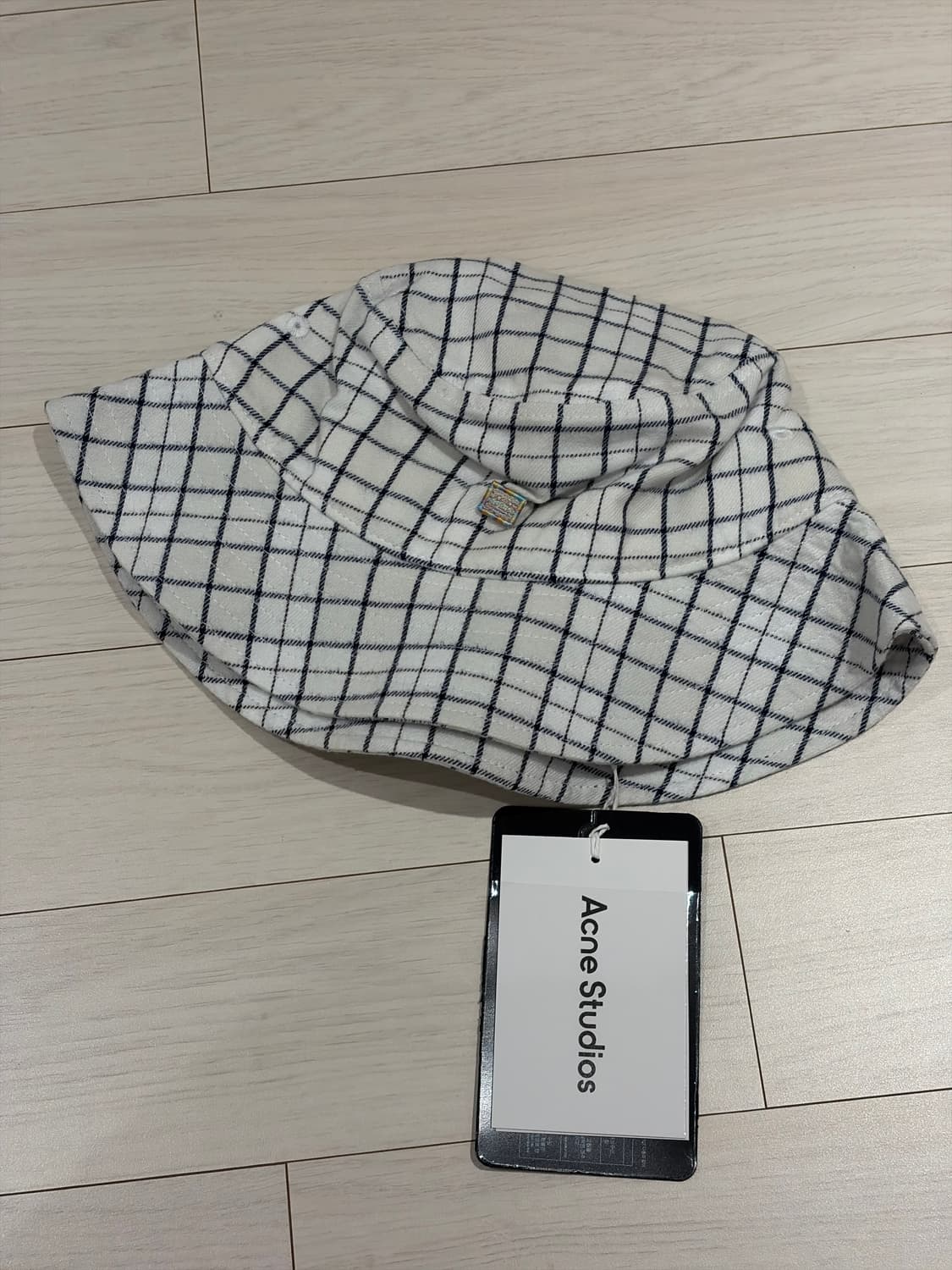 아크네 버킷햇 새상품 상품이미지1