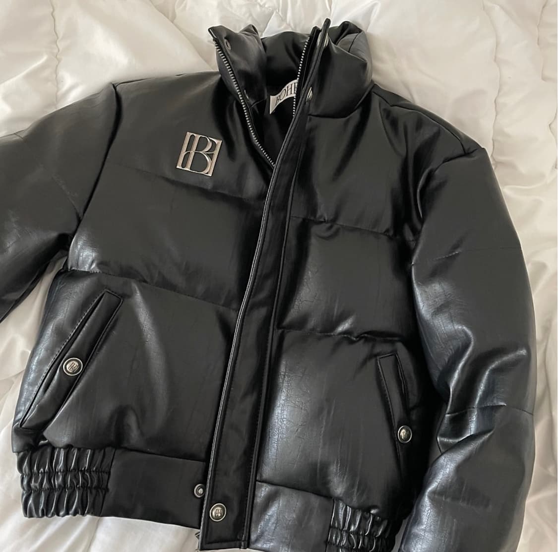 보헤미안서울 레더 패딩 덕다운 메탈 로고 LEATHER DUCK DOWN 상품이미지2