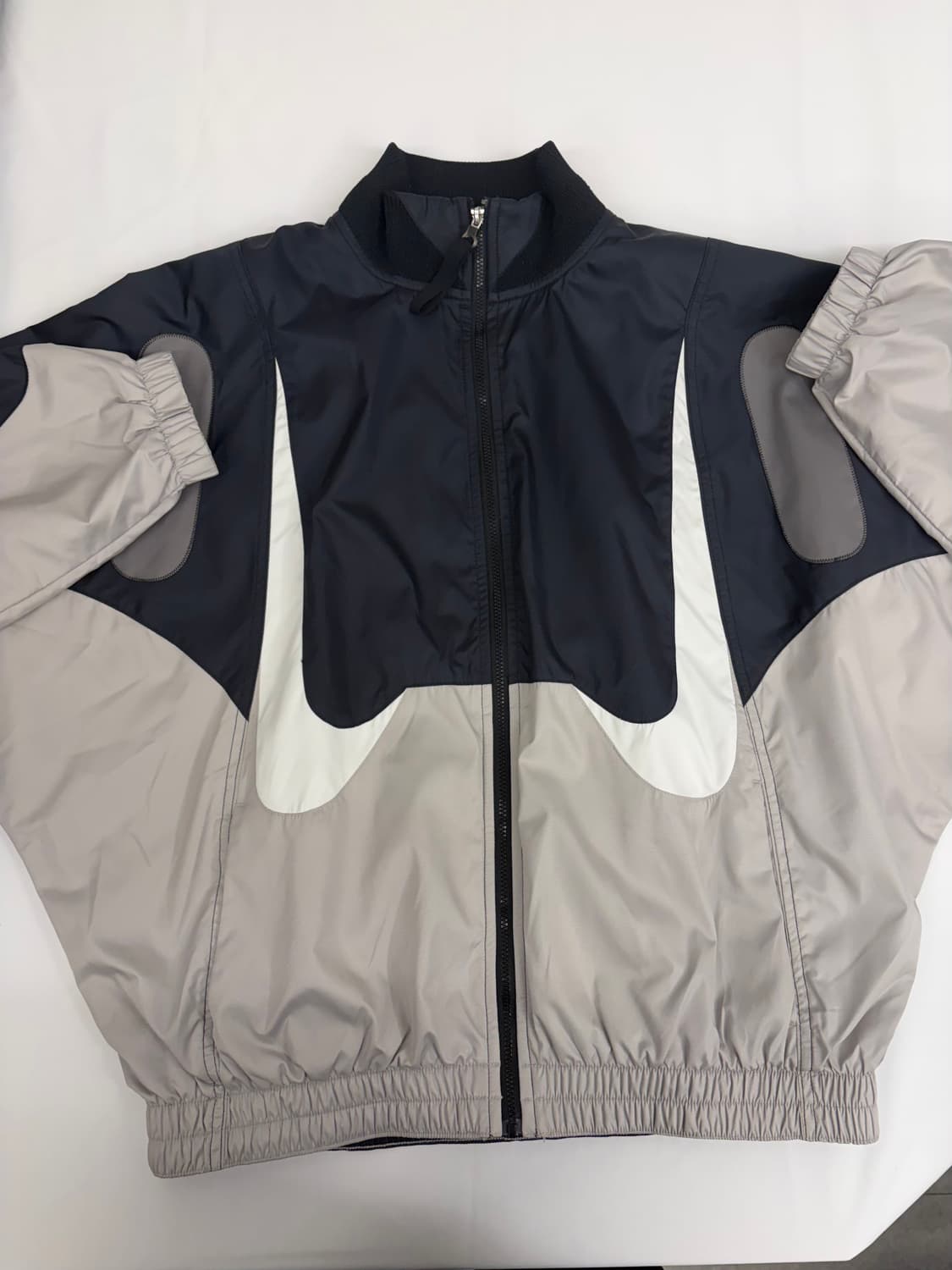 [S] 나이키 에어맥스 우븐 스우시 바람막이 블랙/그레이 상품이미지2