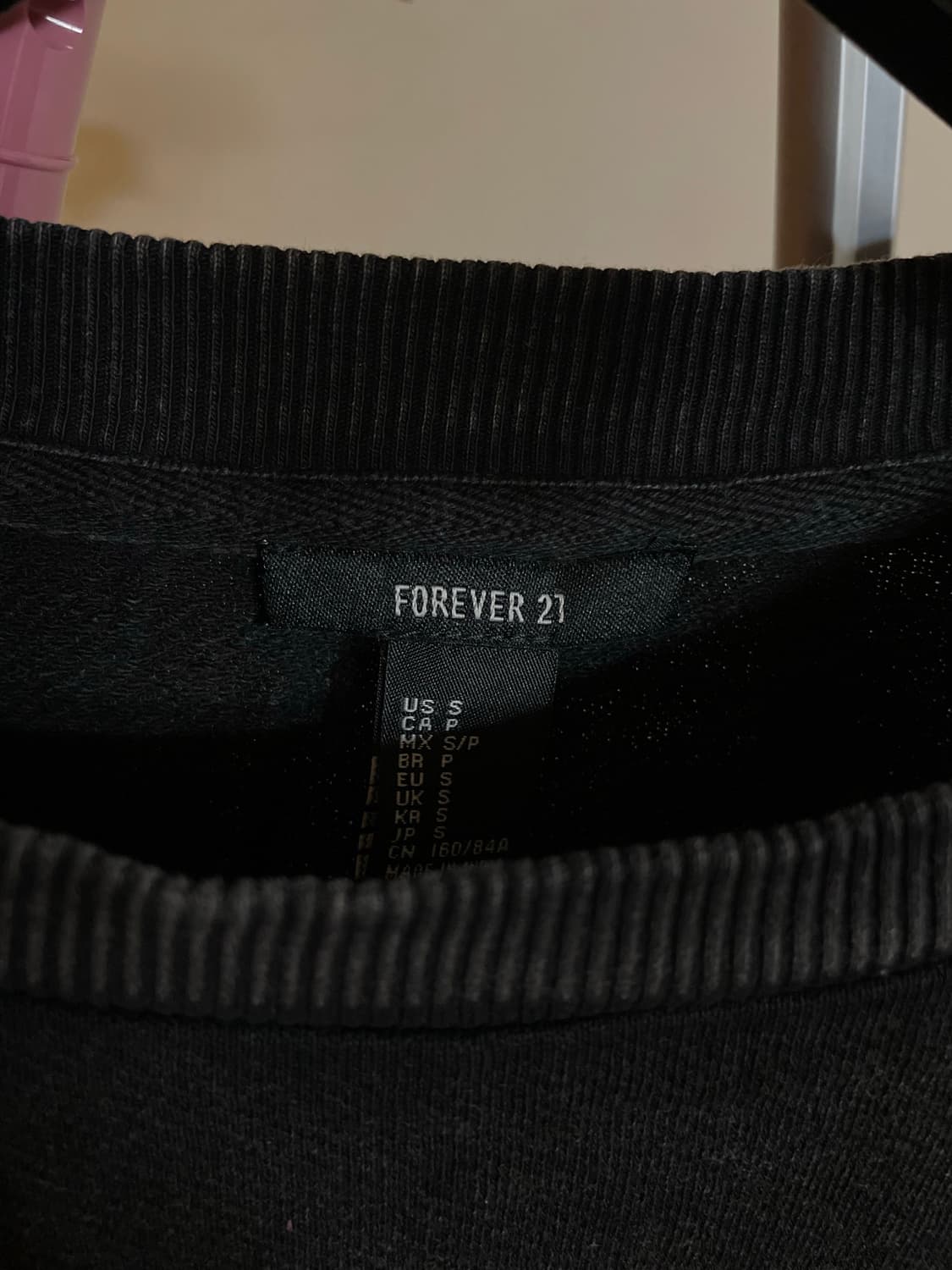 Forever21 피그먼트 트임 맨투맨 블랙 워싱 상품이미지4
