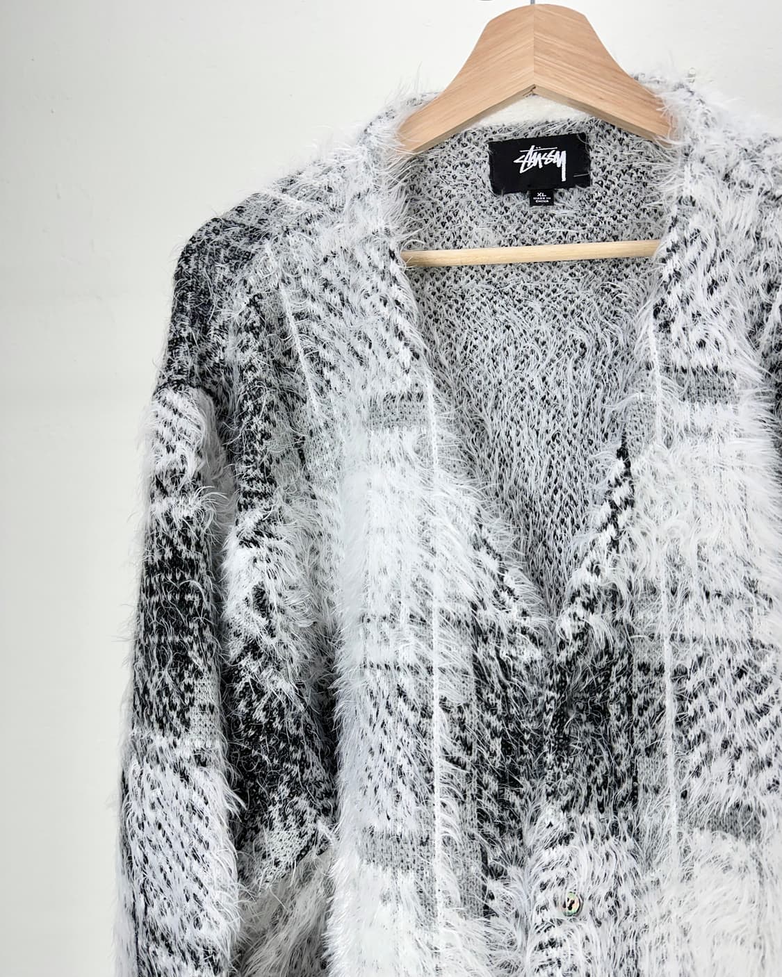 스투시 23fw 헤어리 플래드 가디건 화이트 상품이미지3