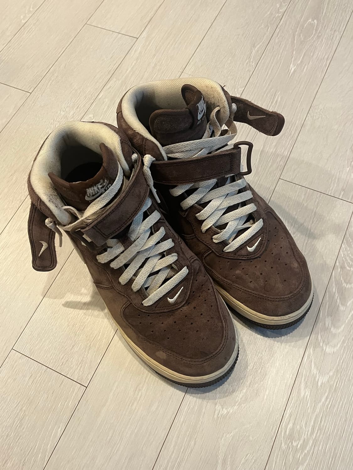 나이키 에어포스 1 미드 ‘07 QS 초콜릿 280 상품이미지1