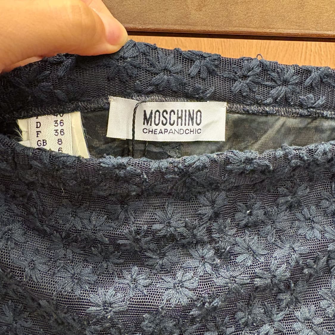 모스키노 칩앤시크 미디 스커트 플라워 시스루 레이스 디테일 플레어핏 블랙 상품이미지7