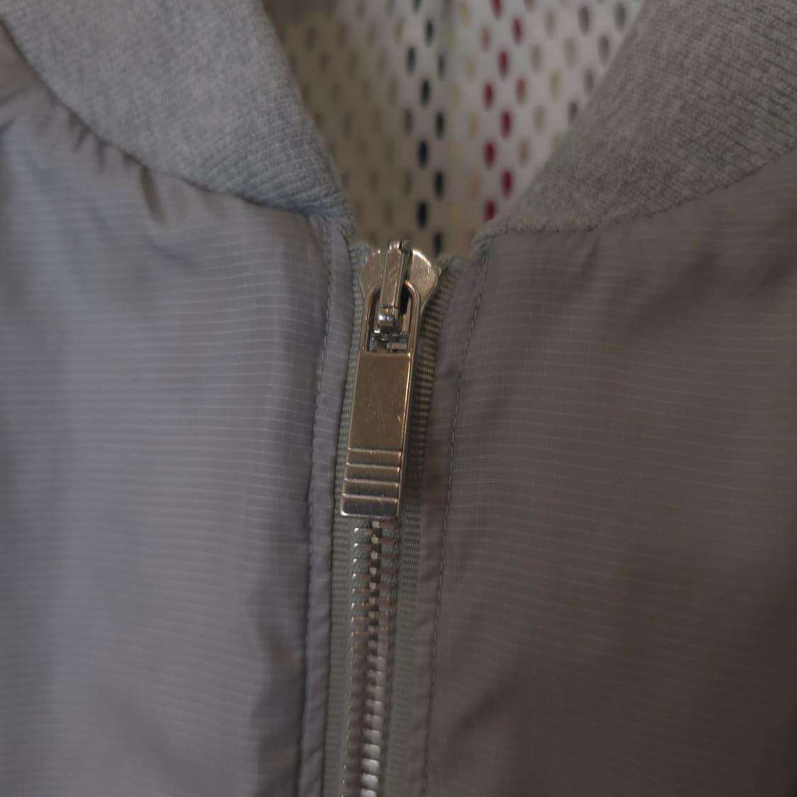 [정품/중고] 톰브라운 바람막이 상품이미지3