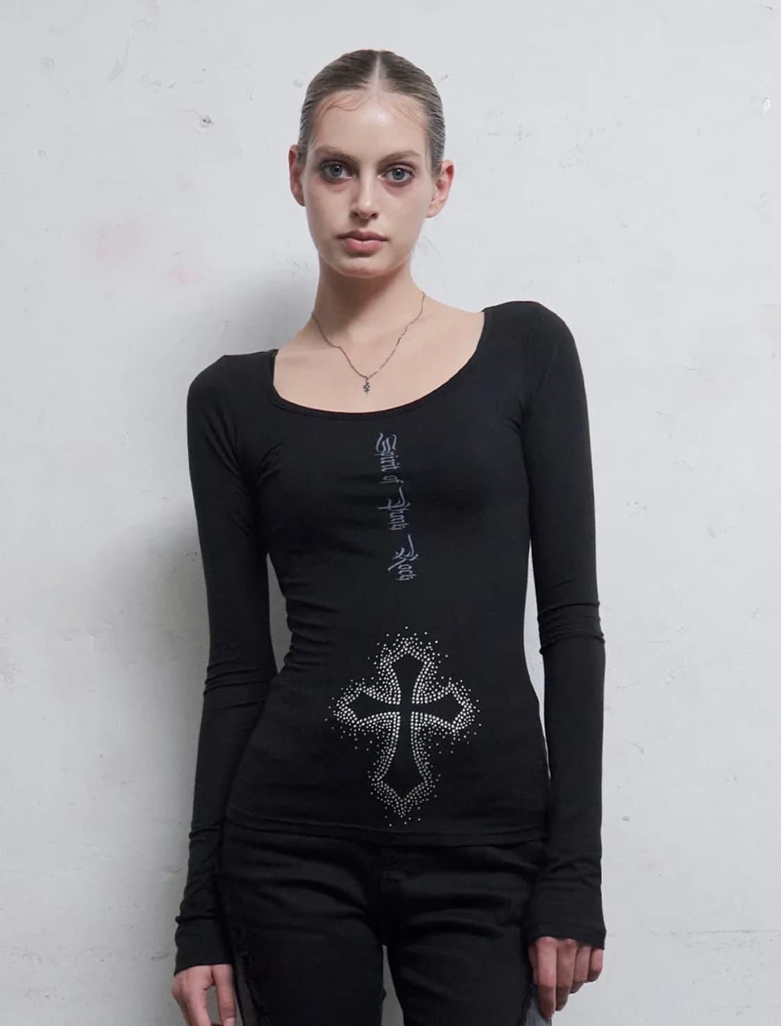 힐다 크로스 핫픽스 롱 술리브 블랙 상품이미지1