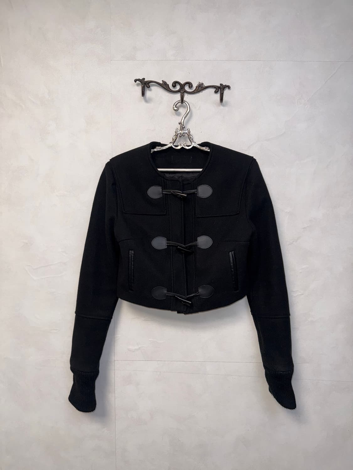 Black padded crop duffle jacket  상품이미지1