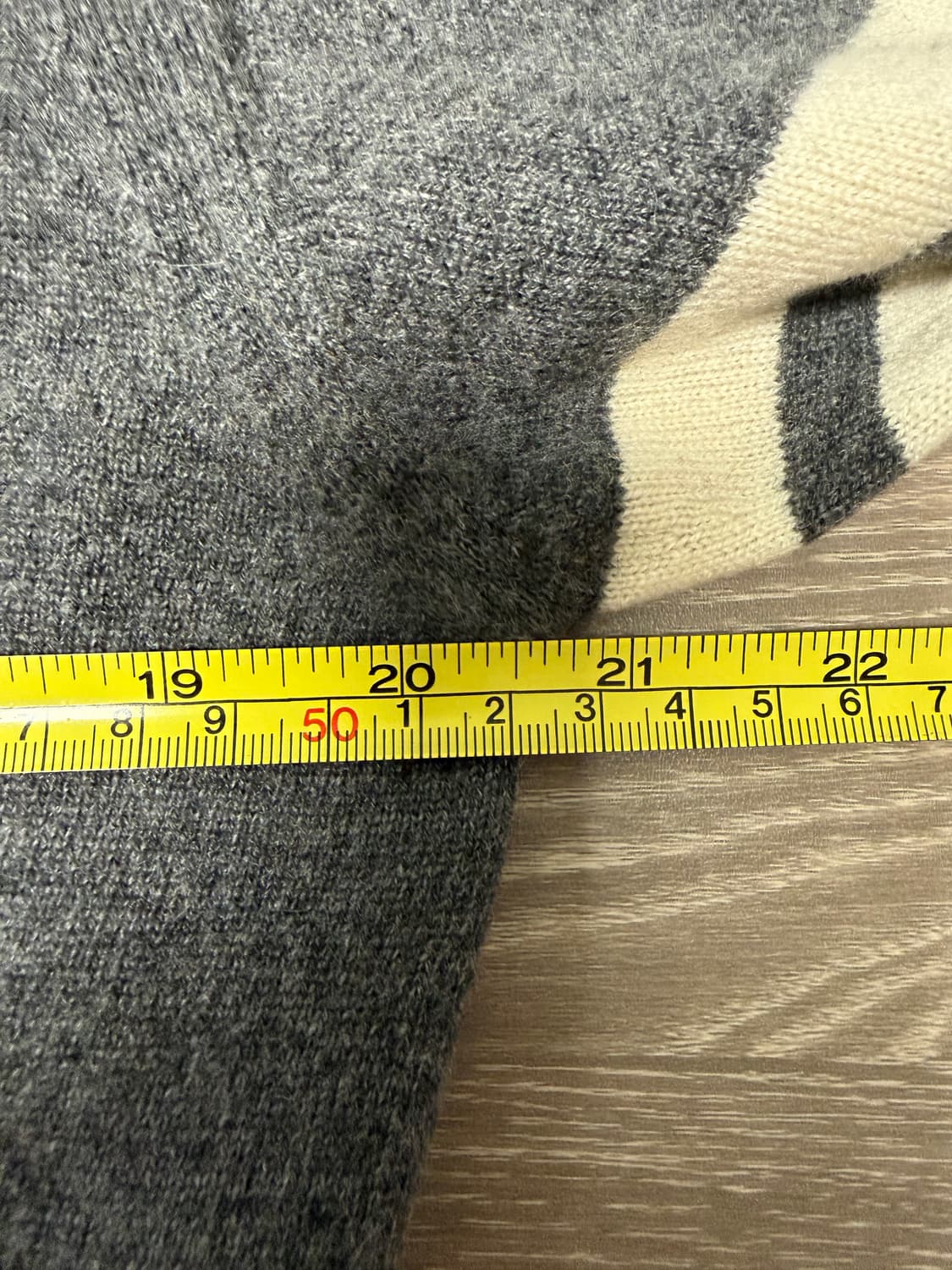 톰브라운 캐시미어 100% 가디건 미드그레이 상품이미지9