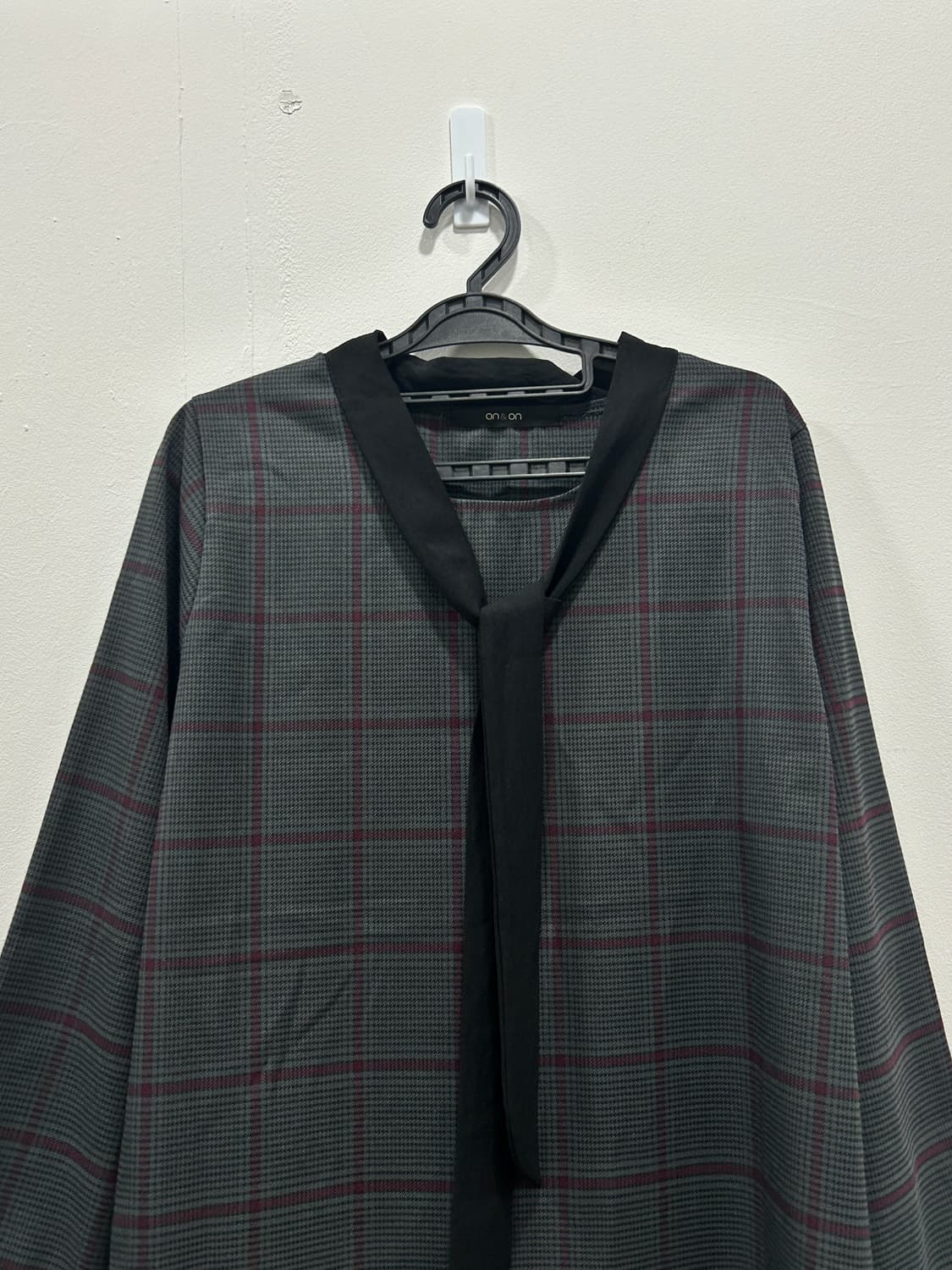 [55] 온앤온 On&On 체크 언발란스 리본 카라 원피스 00사이즈 상품이미지2