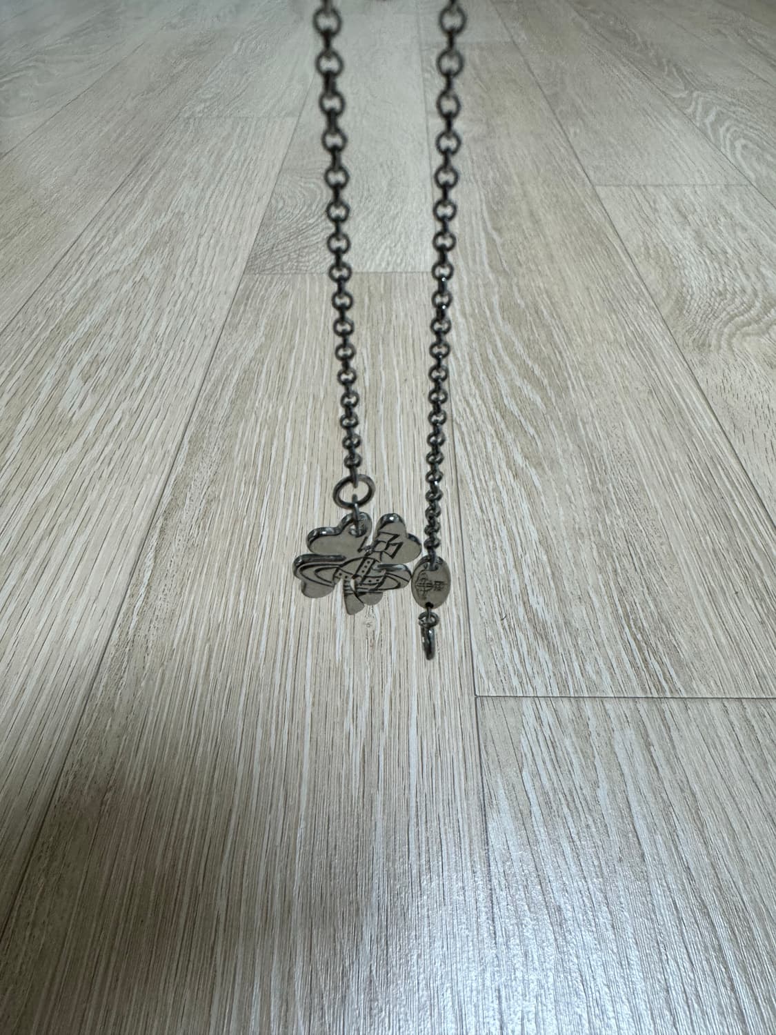 비비안웨스트우드 네잎클로버 팔찌 판매 상품이미지3