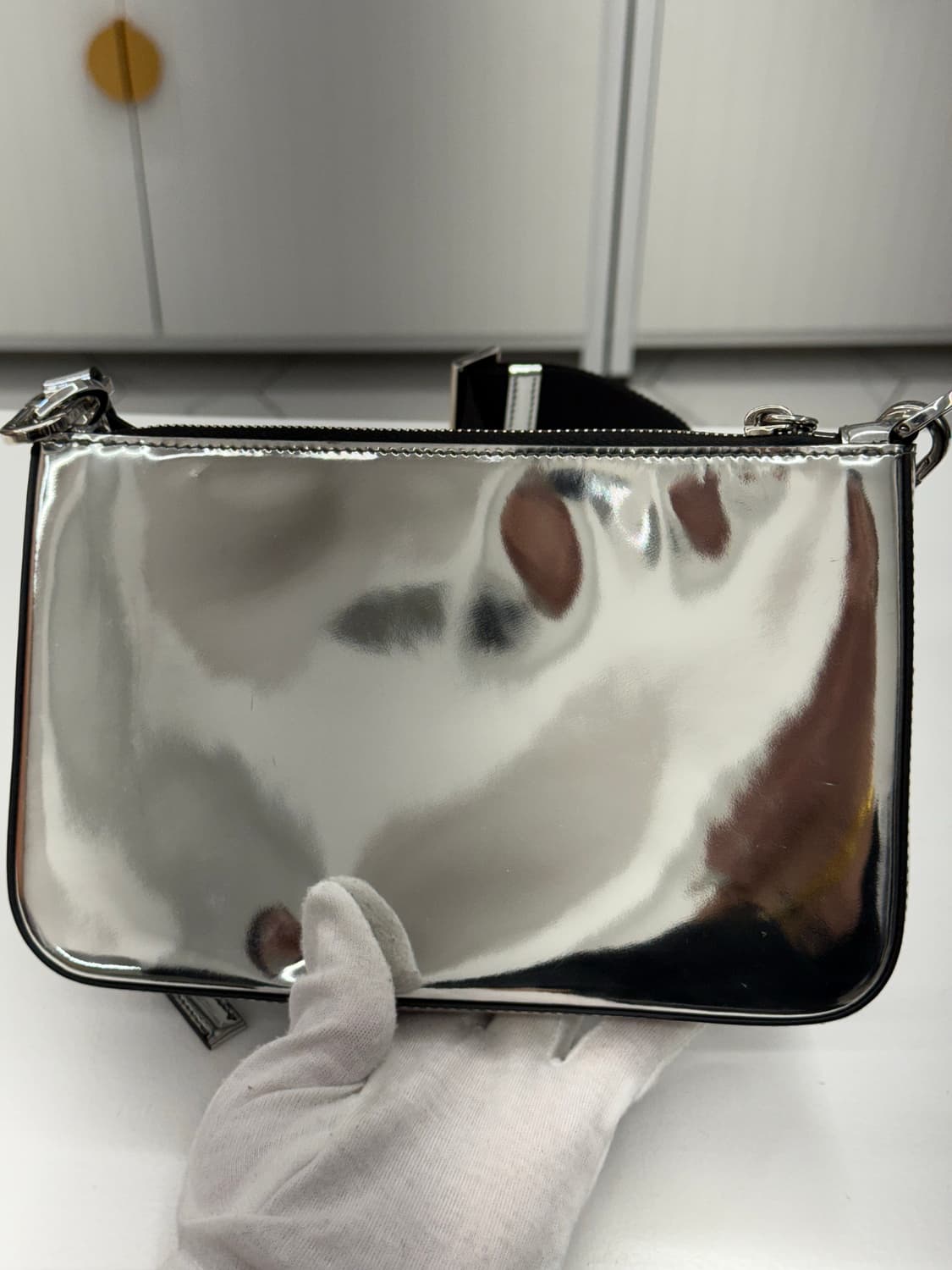 [OS] 프라다 브러쉬드 레더 크로스백 상품이미지4