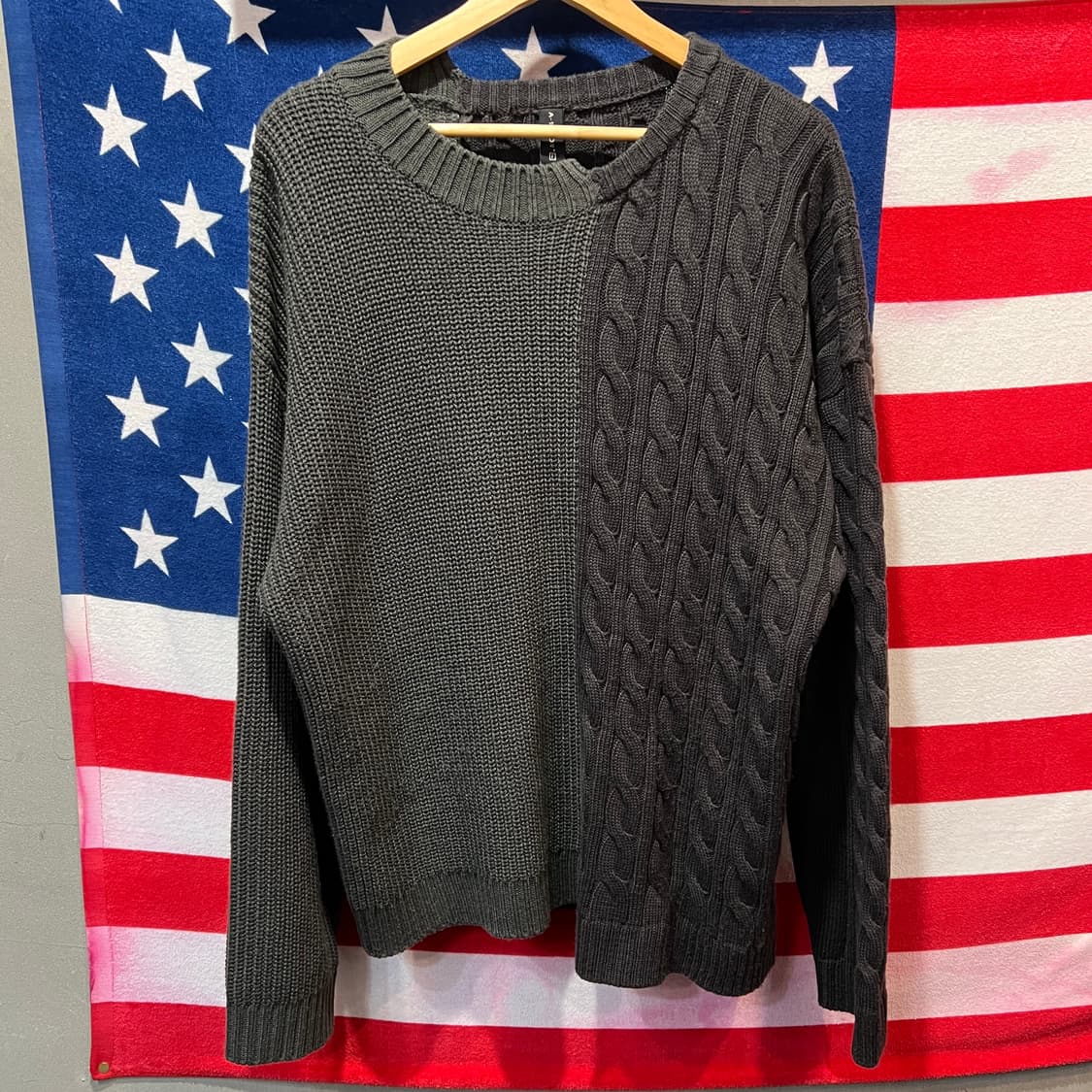 어텐션로우 배색 니트 스웨터 상품이미지1