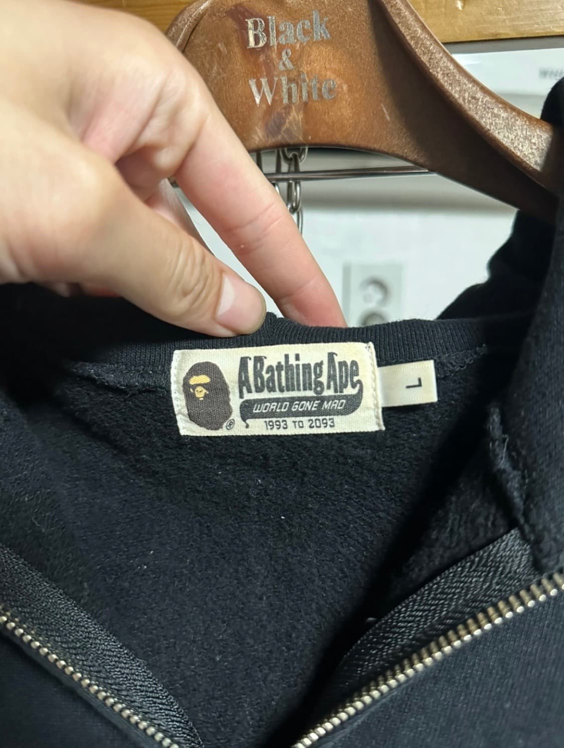 정품 베이프 반반 샤크 후드집업 블랙 상품이미지4